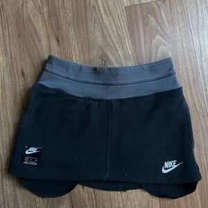 Nike Two-Tone Black and Gray Skirt
